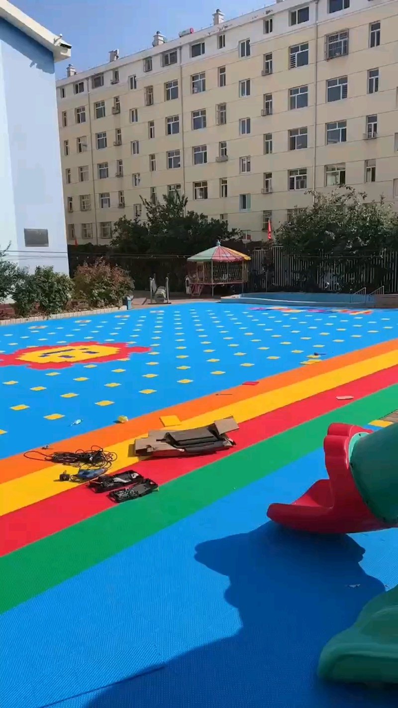 运动场围网：保障安全与秩序的隐形守护者